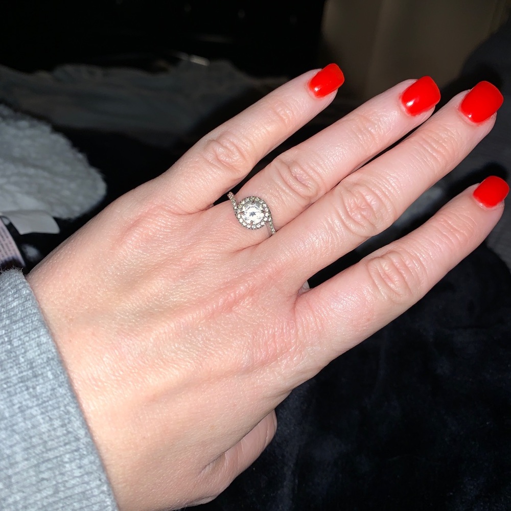 Women’s CZ size 7 ring